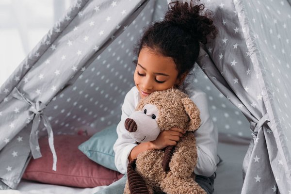 En quoi les jouets en peluche sont des outils précieux dans le développement des enfants ?