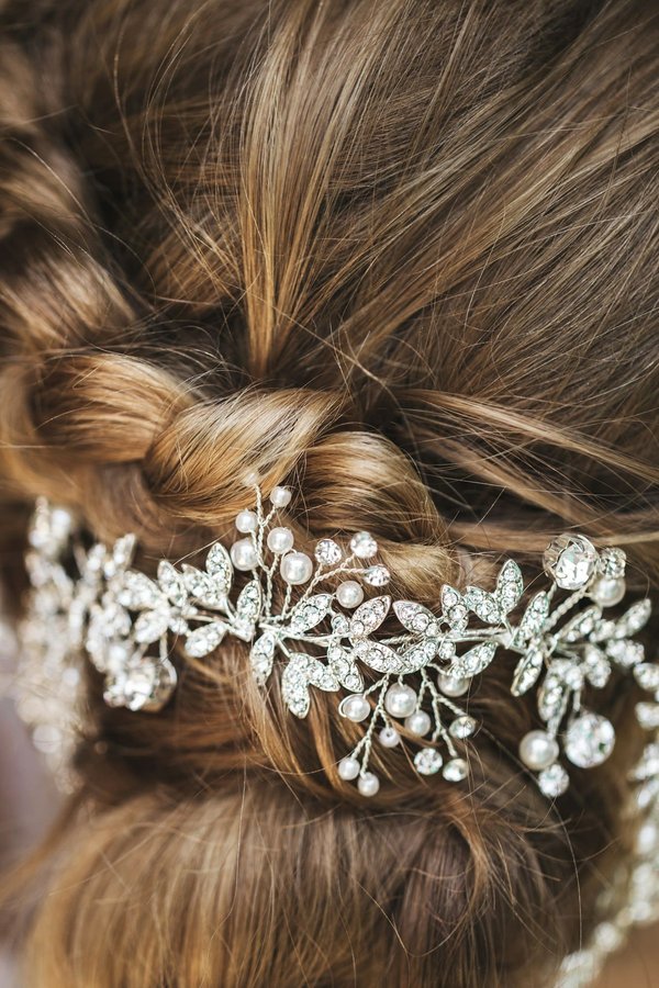 Accessoires cheveux mariage : sublimez votre look
